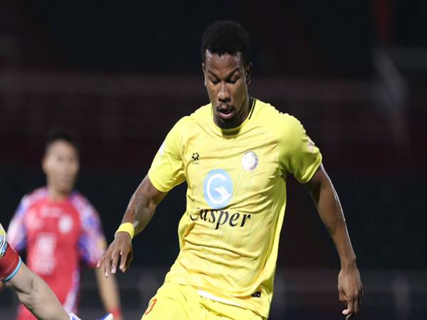 BĐVN 1/8: CLB Thanh Hóa giữ chân ngoại binh Lucas Ribamar