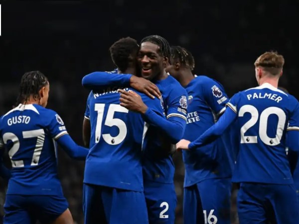 Trọng tài bị chỉ trích, UEFA vào cuộc điều tra