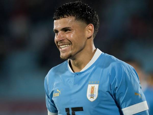 Chuyển nhượng MU: Maxi Araujo vào tầm ngắm