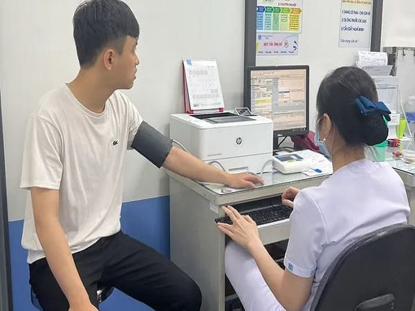 Chiêm bao thấy người thân đưa mình đi khám bệnh