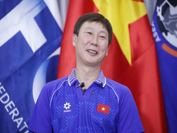 Tiểu Sử HLV Kim Sang Sik Và Hành Trình Dẫn Dắt Bóng Đá